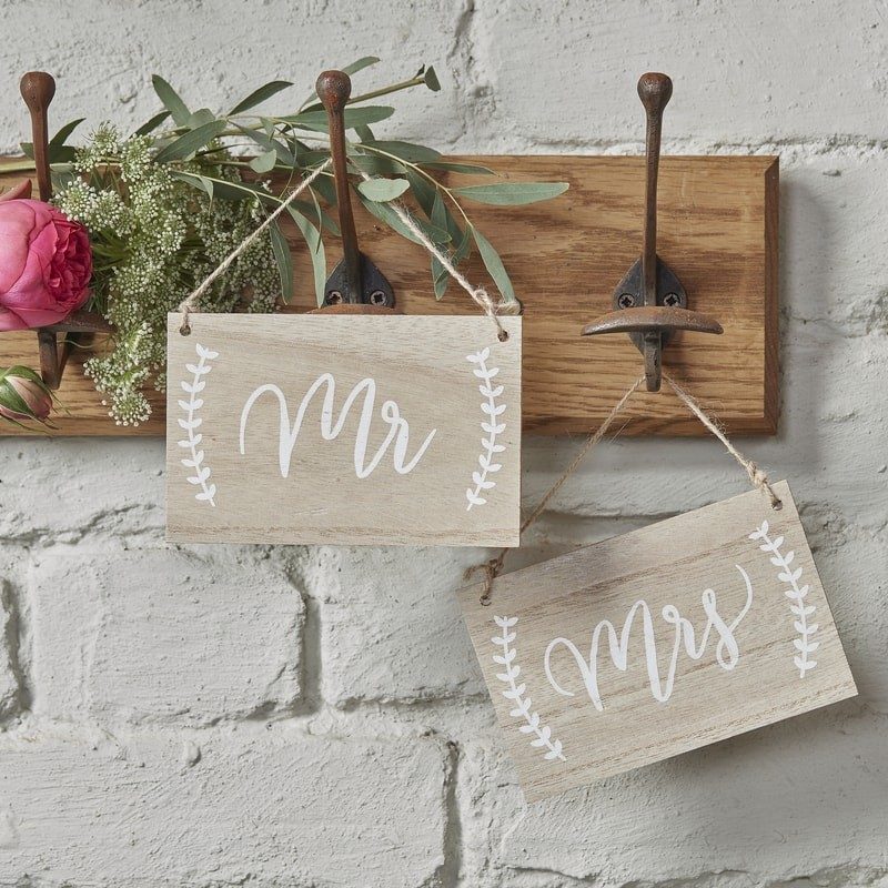 bh-733_mr_and_mrs_signs_chairs-min_1 (1)